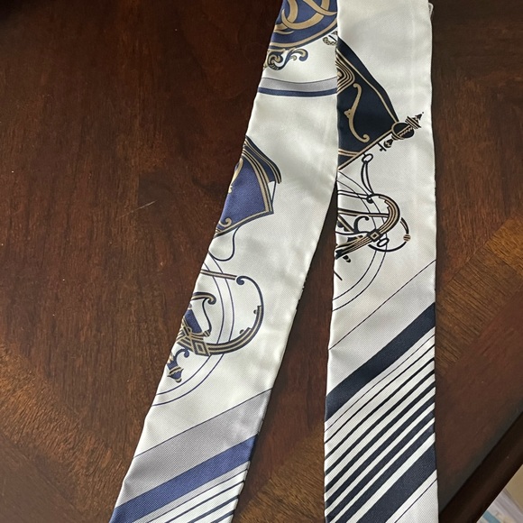 Hermes Navy and Cream Scarf - Picture 3 of 5